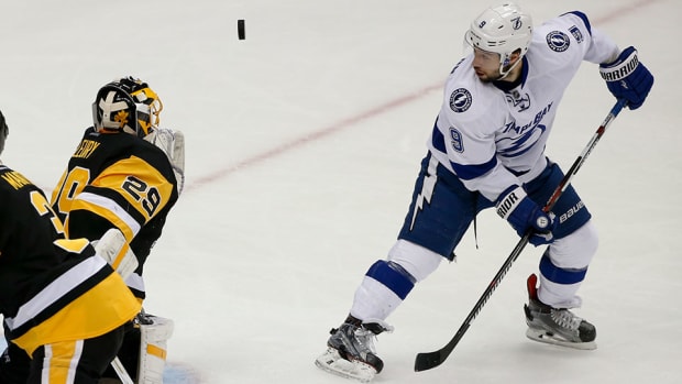 tyler-johnson-tampa-bay-lightning-marc-andre-fleury-pittsburgh-penguins-game-5-overtime-nhl-playoffs.jpg
